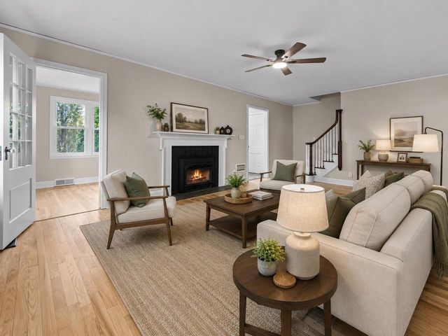 706 LINCOLN STREET, Neenah, WI 54956