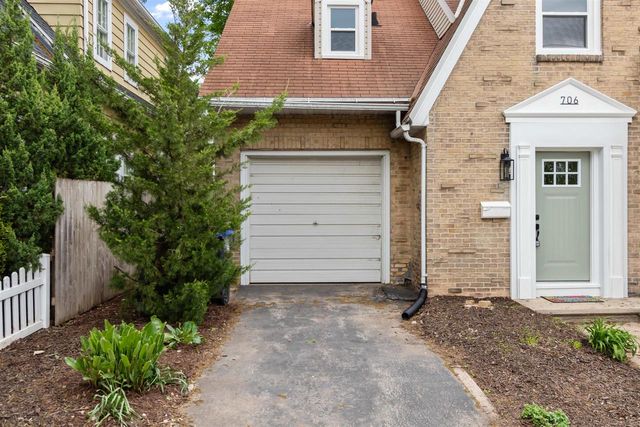 706 LINCOLN STREET, Neenah, WI 54956
