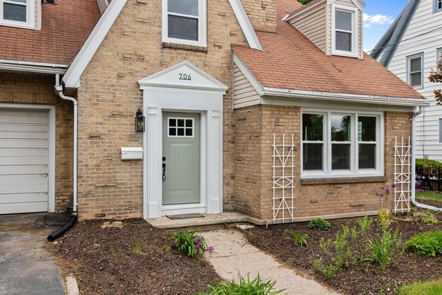706 LINCOLN STREET, Neenah, WI 54956