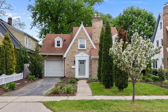 706 LINCOLN STREET, Neenah, WI 54956