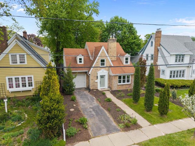 706 LINCOLN STREET, Neenah, WI 54956