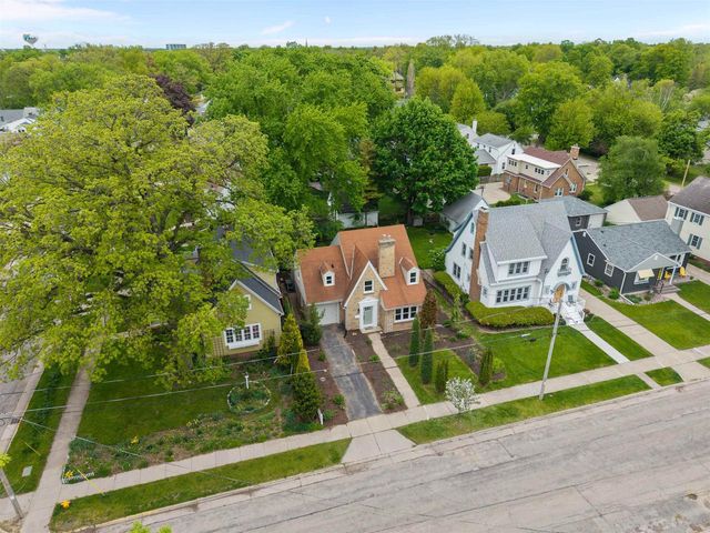 706 LINCOLN STREET, Neenah, WI 54956