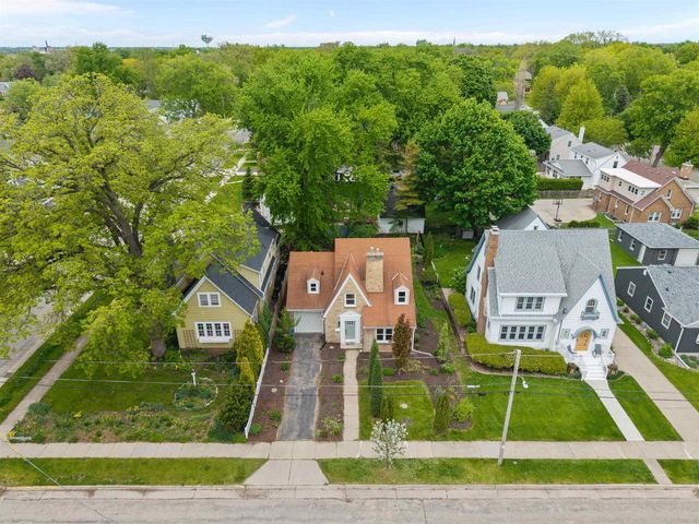 706 LINCOLN STREET, Neenah, WI 54956