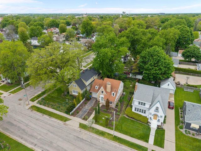 706 LINCOLN STREET, Neenah, WI 54956