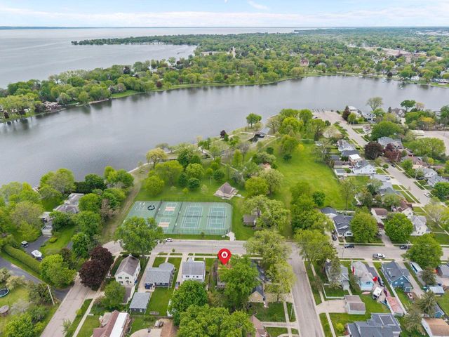 706 LINCOLN STREET, Neenah, WI 54956