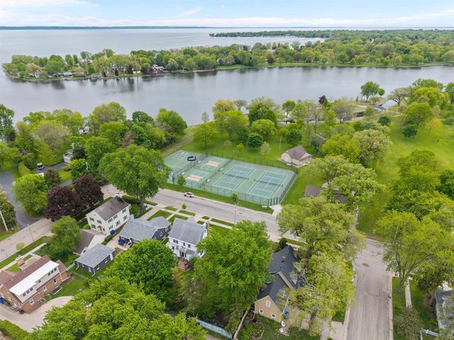 706 LINCOLN STREET, Neenah, WI 54956