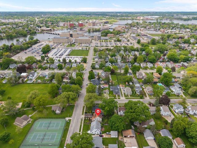 706 LINCOLN STREET, Neenah, WI 54956
