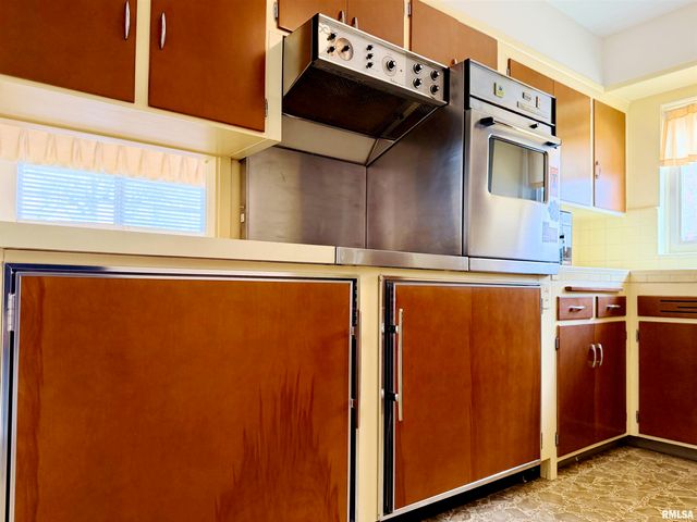814 W STRATFORD Drive, Peoria, IL 61614