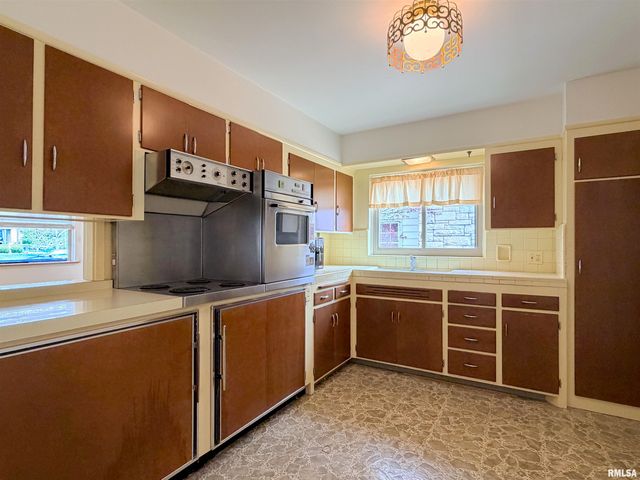 814 W STRATFORD Drive, Peoria, IL 61614