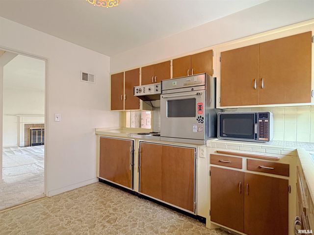 814 W STRATFORD Drive, Peoria, IL 61614