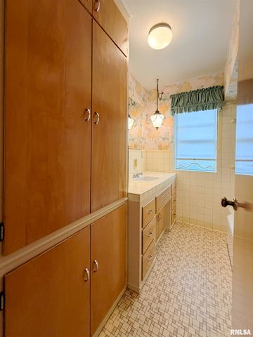 814 W STRATFORD Drive, Peoria, IL 61614