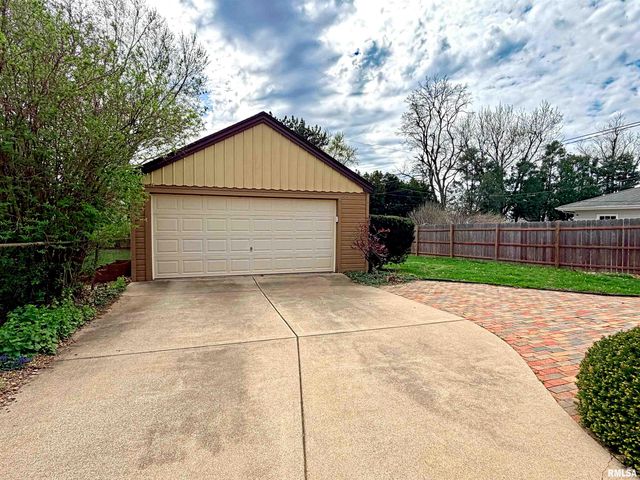 814 W STRATFORD Drive, Peoria, IL 61614