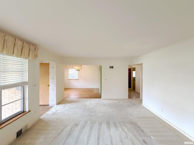 814 W STRATFORD Drive, Peoria, IL 61614