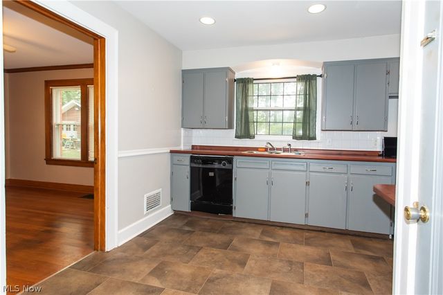655 E Liberty Street, Hubbard, OH 44425