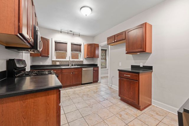 929 UNIVERSITY ST, Memphis, TN 38107