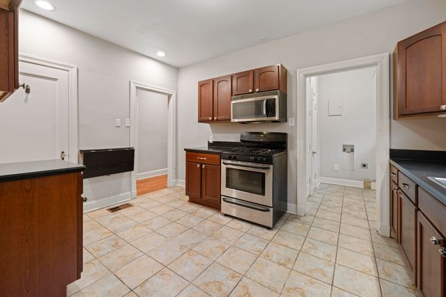 929 UNIVERSITY ST, Memphis, TN 38107