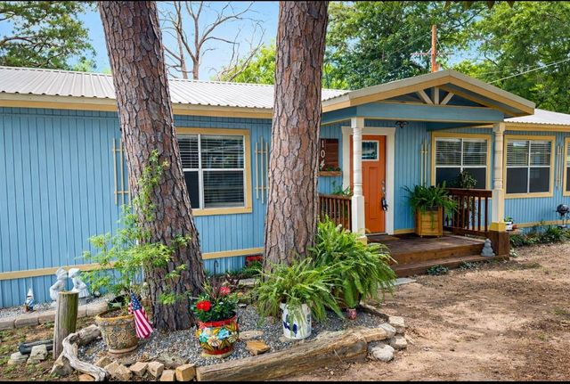 104 W Paradise Drive, Trinity, TX 75862