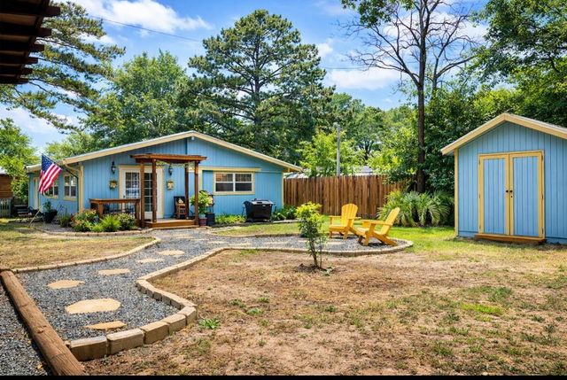 104 W Paradise Drive, Trinity, TX 75862