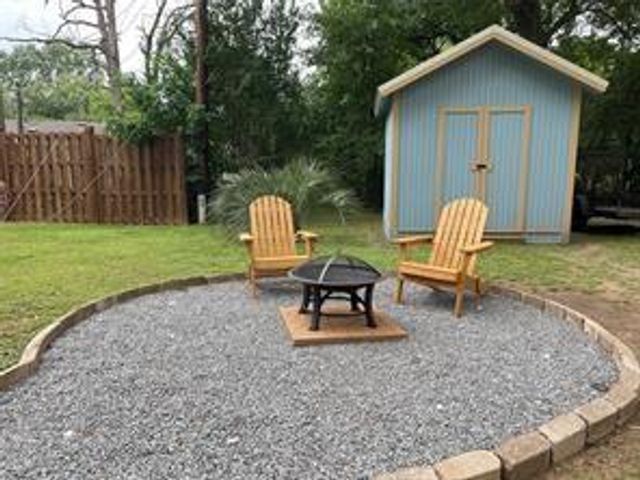 104 W Paradise Drive, Trinity, TX 75862