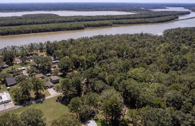 104 W Paradise Drive, Trinity, TX 75862