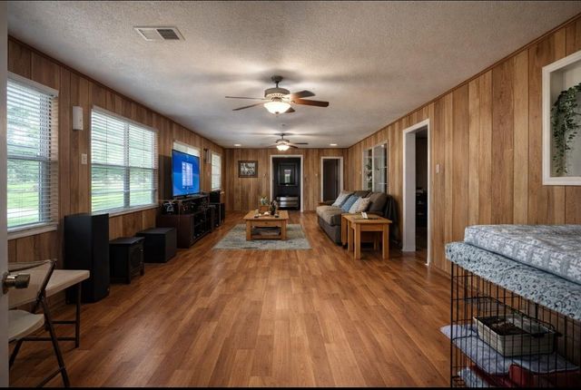 104 W Paradise Drive, Trinity, TX 75862