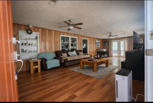 104 W Paradise Drive, Trinity, TX 75862