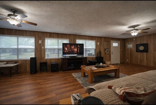 104 W Paradise Drive, Trinity, TX 75862