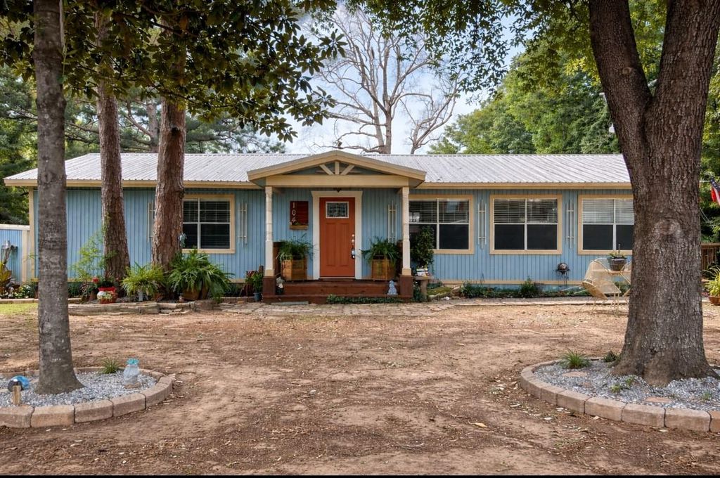 104 W Paradise Drive, Trinity, TX 75862