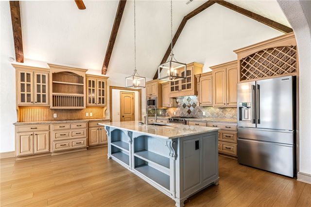 3600 Champagne Avenue, Bentonville, AR 72712