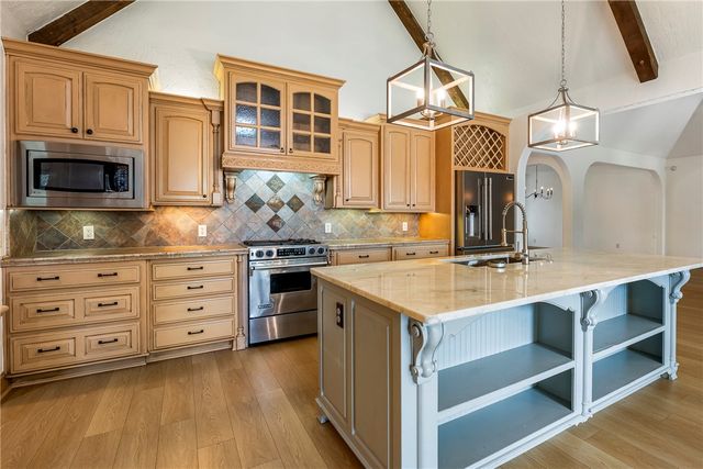3600 Champagne Avenue, Bentonville, AR 72712