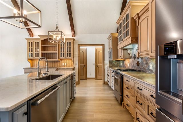 3600 Champagne Avenue, Bentonville, AR 72712