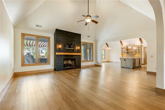 3600 Champagne Avenue, Bentonville, AR 72712