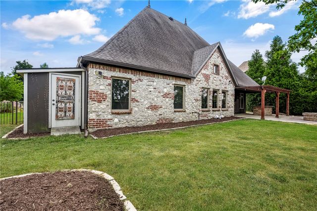 3600 Champagne Avenue, Bentonville, AR 72712