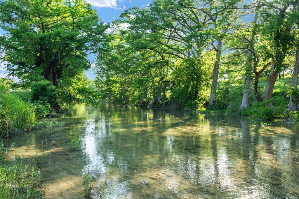 25 Zoeller LN, Boerne, TX 78006