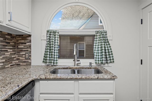 4058 Lomley Avenue, Waterford Charter Township, MI 48329