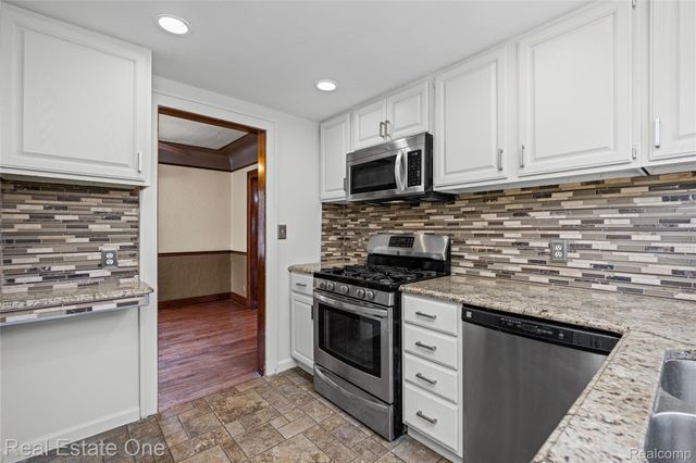 4058 Lomley Avenue, Waterford Charter Township, MI 48329