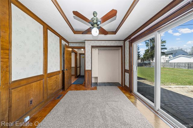 4058 Lomley Avenue, Waterford Charter Township, MI 48329