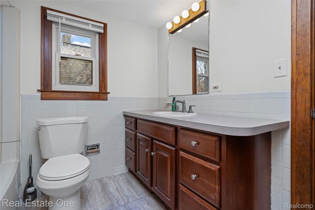 4058 Lomley Avenue, Waterford Charter Township, MI 48329