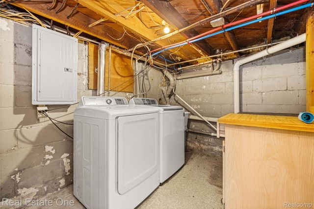 4058 Lomley Avenue, Waterford Charter Township, MI 48329