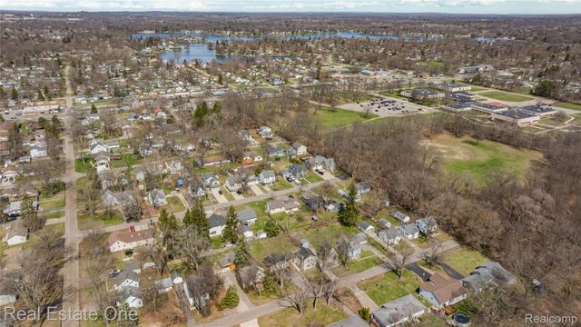 4058 Lomley Avenue, Waterford Charter Township, MI 48329