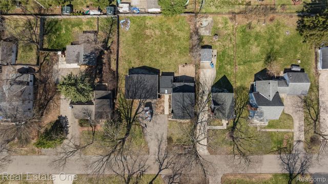 4058 Lomley Avenue, Waterford Charter Township, MI 48329