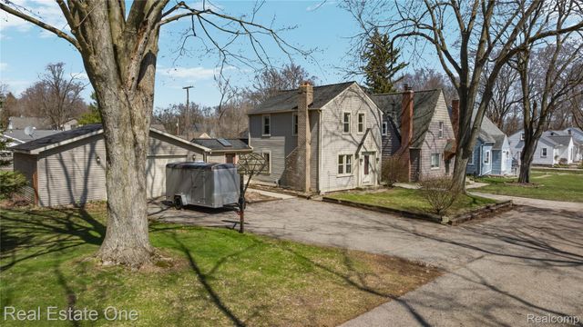 4058 Lomley Avenue, Waterford Charter Township, MI 48329