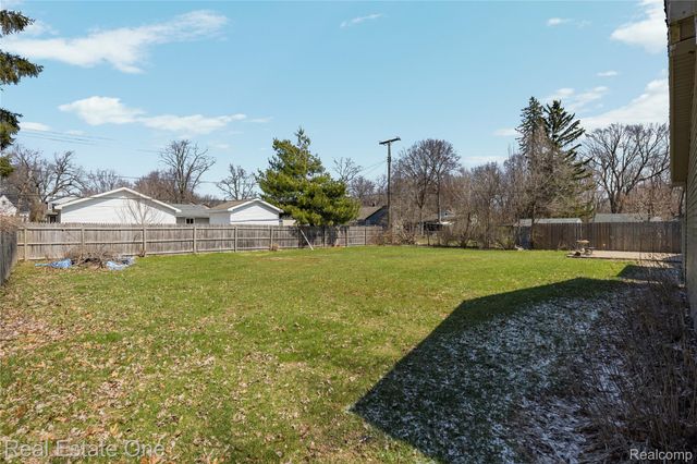 4058 Lomley Avenue, Waterford Charter Township, MI 48329