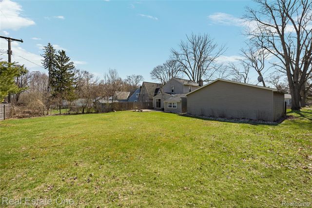 4058 Lomley Avenue, Waterford Charter Township, MI 48329