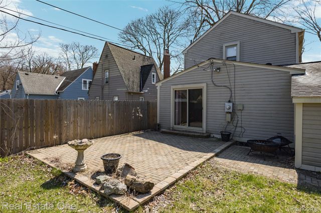 4058 Lomley Avenue, Waterford Charter Township, MI 48329
