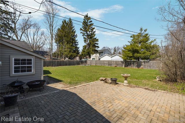 4058 Lomley Avenue, Waterford Charter Township, MI 48329