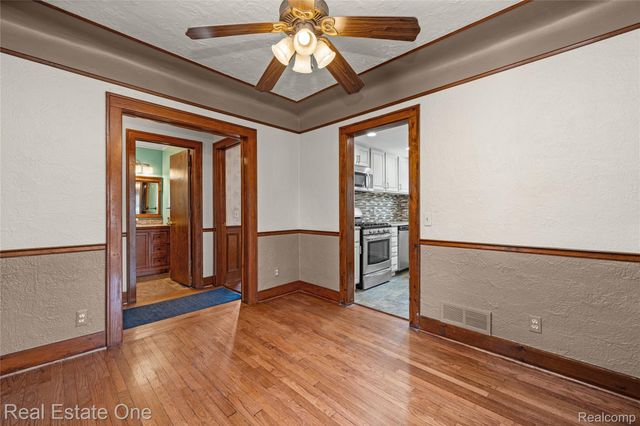 4058 Lomley Avenue, Waterford Charter Township, MI 48329