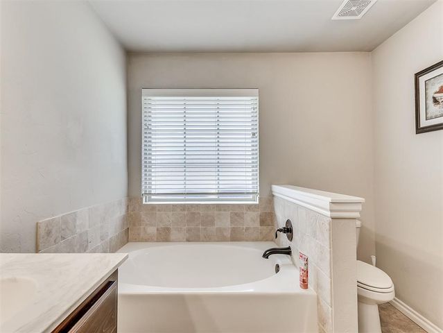 11217 NW 98th Street, Yukon, OK 73099