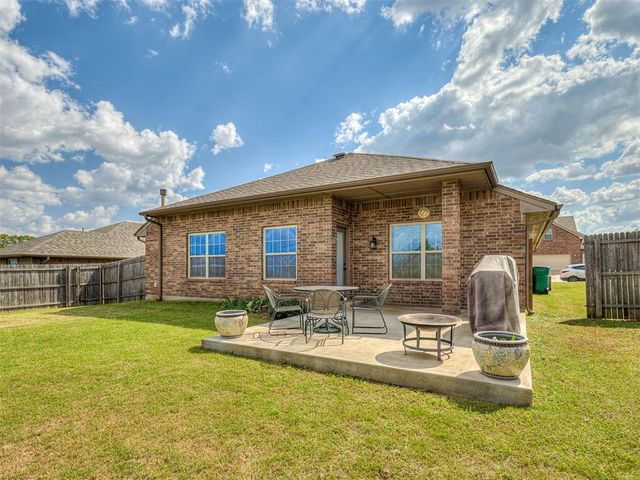 11217 NW 98th Street, Yukon, OK 73099
