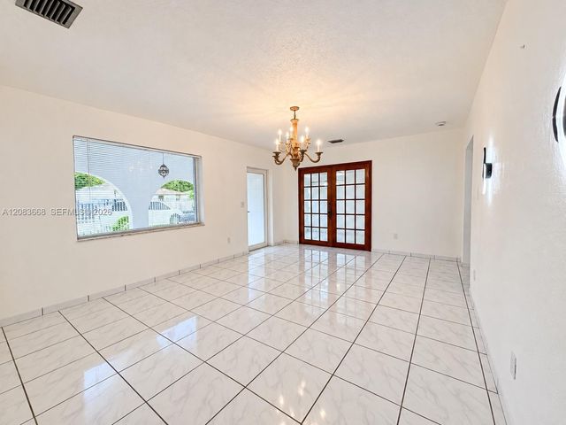 911 NW 30th Place 911, Miami, FL 33125